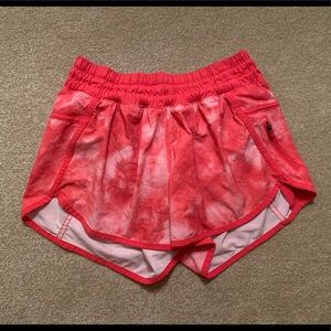 Lululemon Tracker Short V 4” Size 6